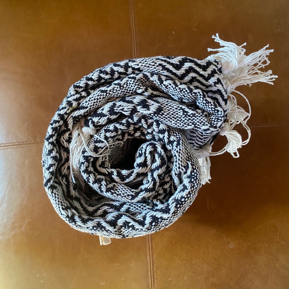 Cotton Blanket Throw, 60”x50” Chevron Boho Print - Picture 3 of 3